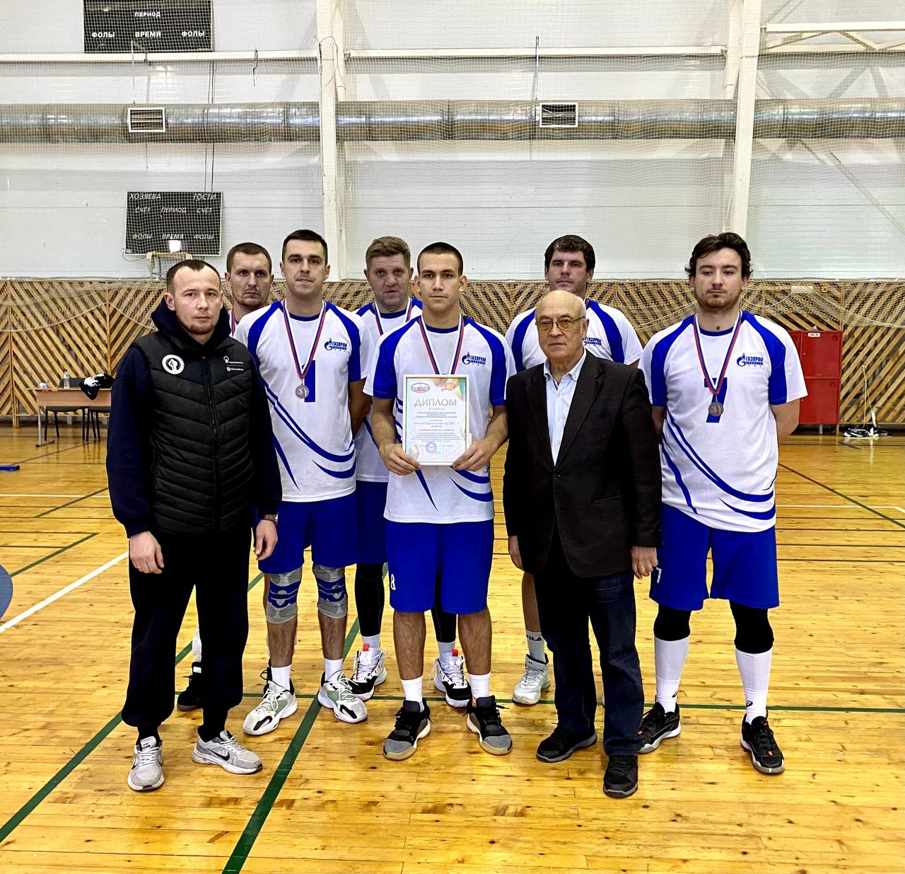 СПОРТ В Уфе состоялось первенство по волейболу Республиканской организации Башкортостана Нефтегазстройпрофсоюза России посвященное 80 летию Победы в Великой Отечественной войне Году защитника Отечества и Году оказания поддержки участникам СВО и членам их семей В соревнованиях приняли участие 9 команд предприятий топливно энергетического комплекса региона По итогам состязаний работники ООО Газпром трансгаз Уфа заняли 3 место