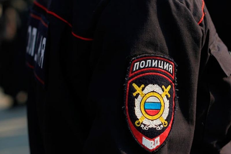Тульский безработный "строитель" обманул двух клиентов на сумму более 1 млн рублей Сотрудники полиции в Тульской области задержали безработного 30-летнего мужчину из Новомосковска, который размещал в Интернете объявления о «строительных услугах» и смог обмануть двух местных жителей на сумму более 1 млн рублей. Об этом сообщает УМВД России по Тульской области. ↗ Прислать новость Подписаться
