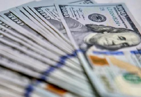 Сотрудников ташкентского интернет издания Demokrat uz заподозрили в вымогательстве Ташкентские следователи возбудили уголовное дело против руководителя Demokrat uz Фазлидинхона Мехмонова и блогера Азиза Гойипназарова по статье о вымогательстве в особо крупном размере По версии следствия в декабре Гойипназаров опубликовал видео дискредитирующее автосалон в Сергелийском районе после чего Мехмонов потребовал у предпринимателя 50 тыс за удаление ролика и отказ от публикации других компрометирующих материалов Бизнесмен обратился в правоохранительные органы Подробнее на нашем сайте Актуальные новости из Центральной Азии fergananews