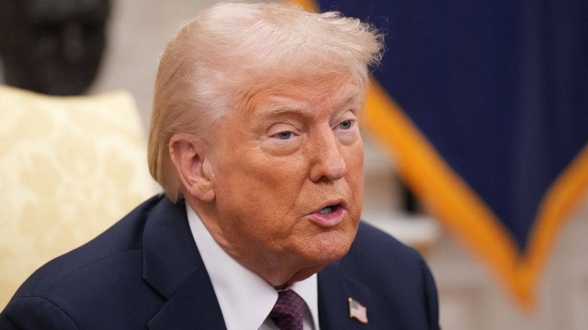 Трамп заявил, что «списки Эпштейна» — это выдумка демократов. По его словам, «радикальные леваки-лунатики» опубликовали бы документы, если бы там было что-то, что повредило бы республиканцу. «Эпштейн, снова и снова. Зачем предавать огласке документы, написанные Обамой, продажной Хиллари», — заявил президент США. Заря Новости - Подписаться