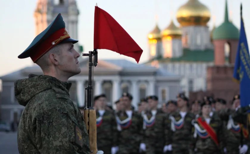 В центре Тулы ограничат движение транспорта из-за репетиций парада Победы 3 и 5 мая Ограничения в первую очередь коснутся Менделеевской, Советской и Пушкинской улиц, Лейтейзена, Мосина и проспекта Ленина, а также площади Ленина. Где будет запрещена остановка и стоянка транспорта, читайте ЗДЕСЬ.