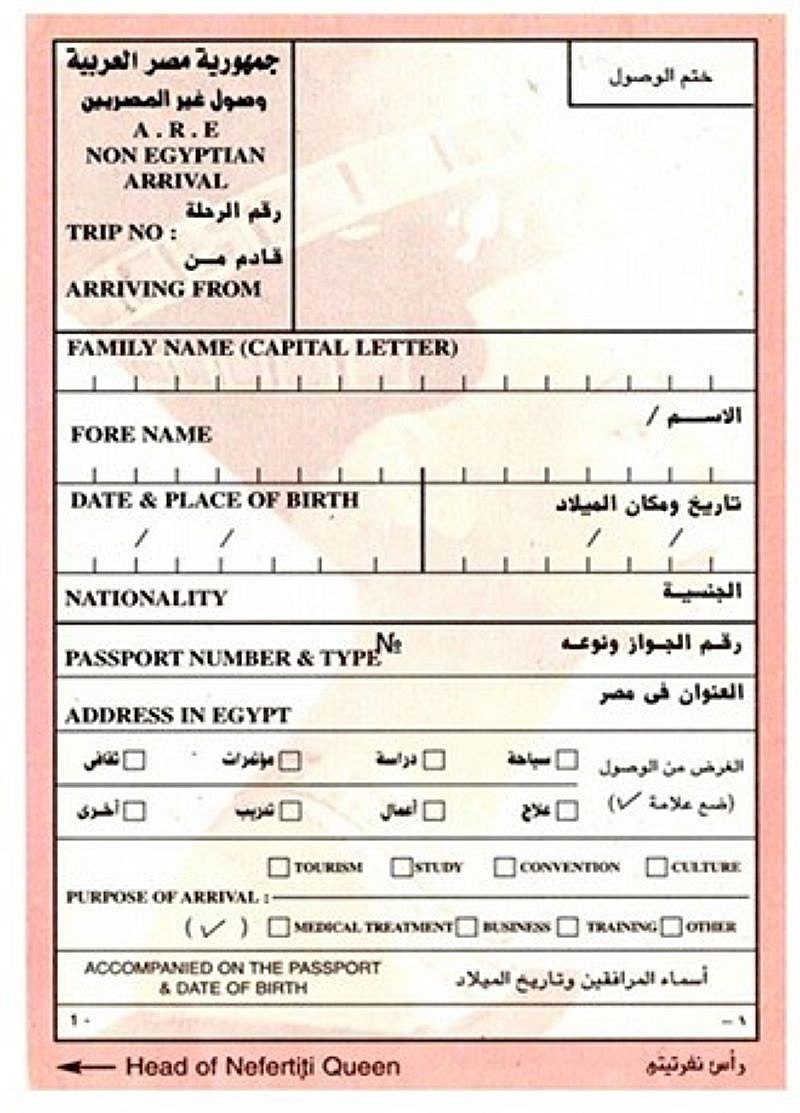 Египет отменит бумажные миграционные карты Египет упразднит использование бумажных миграционных карт для прибывающих и вылетающих пассажиров в своих аэропортах Об этом заявил министр гражданской авиации страны Самих Эль Хенави Нововведение вступит в силу в конце января По словам министра данная мера является частью государственного плана по цифровизации и упрощению процедур въезда и выезда а также по сокращению времени ожидания на паспортном контроле До сих пор миграционная карта была обязательным бумажным документом который выдавался пассажирам на борту самолёта или по прибытии В ней нужно указать личные данные и информацию о поездке имя номер паспорта гражданство номер рейса пункт назначения а также местный адрес и цель визита Вместо бумажных бланков Египет перейдёт на цифровую систему которая будет автоматически считывать необходимую информацию непосредственно из паспорта пассажира Ожидается что полный переход на новую цифровую систему будет завершён в феврале Её внедрение начнётся в Каирском международном аэропорту а затем распространится на ключевые туристические хабы аэропорты Хургады и Шарм эль Шейха Поддержать канал бустом atorus