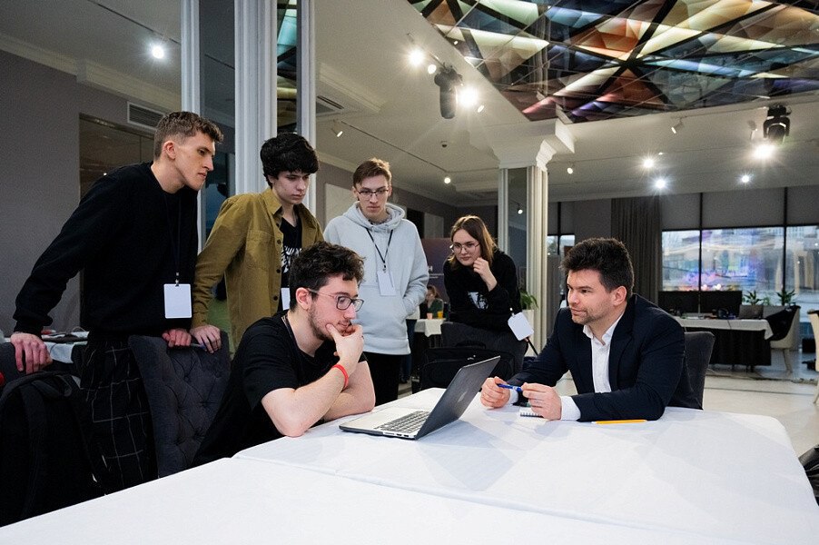 Кубанские ИТ специалисты могут получить отсрочку от срочной службы Заявление принимают на портале Госуслуг До 1 марта информацию передадут в Минобороны России Возможность получить отсрочку от призыва позволит сохранить и приумножить ценные кадры необходимые для динамичного развития ИТ отрасли на Кубани Благодаря этой мере молодые специалисты смогут продолжить свой профессиональный рост реализовать инновационные проекты и внести значимый вклад в развитие цифровой экономики региона отметил руководитель департамента информатизации и связи Краснодарского края Станислав Завальный Читайте нас в МАХ