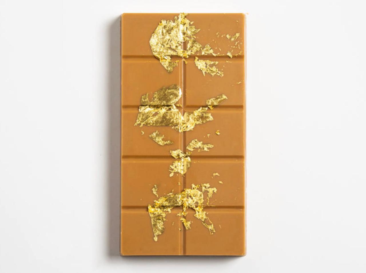 Филиппинский шеф и автор Dubai Chocolate выпустил Abu Dhabi Chocolate с ароматами шафрана кардамона и фиников вдохновлённый культурой столицы ОАЭ