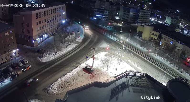 В сопредельном с Архангельской областью субъекте федерации введён режим повышенной готовности Мурманск и Североморск в пятницу оказались частично обесточены из за аварии на электросетях В связи с аварийными ситуациями произошедшими на линиях Россетей в Мурманской области вводится режим повышенной готовности Об этом сообщил глава региона Андрей Чибис Временные отключения электроэнергии на территории города Мурманска и Североморска пока будут сохраняться Вынуждены приступить к ограничению электроснабжения части потребителей в соответствии с действующими регламентами включая многоквартирные дома и городское освещение Это необходимо для того чтобы в приоритетном порядке обеспечить электроэнергией котельные больницы объекты водоснабжения и другие жизненно важные объекты