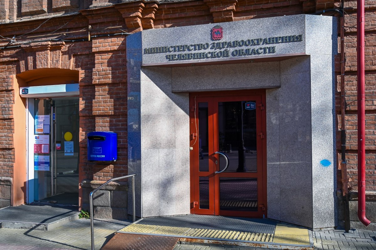 Известный онколог стал заместителем министра здравоохранения Челябинской области gubernia74 ru articles news 1136248 В Челябинской области назначен новый первый заместитель министра здравоохранения Пост занял врач онколог Александр Гузь Соответствующее постановление подписал губернатор региона Алексей Текслер Согласно документу на новом месте специалист будет проходить испытательный срок в течение одного месяца t me chgub