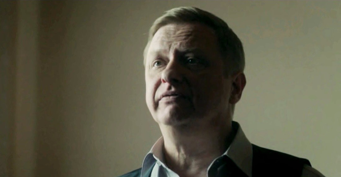 Умерший актёр Максим Глотов несколько месяцев не общался с близкими и в последнее время не работал по специальности  По информации SHOT, Глотов незадолго до смерти работал водителем. Несколько лет он был прописан в квартире на Патриках в Москве, а после — перебрался в квартиру на улице Вучетича, где купил себе комнату. Как нам стало известно, его родные сейчас проживают в Одессе. Последние его работы в кино датируются 2023 годом.   Как сообщал SHOT, тело Максима Глотова обнаружили сегодня днём. Ему было 60 лет.    SHOT в MAX: