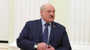 Лукашенко высказался о выборах президента Белоруссии, которые назначены на 26 января:   «Выборы надо сделать как праздник. Нам американское шоу, где стреляют в ухо или в голову, не надо. Нам надо, чтобы эти выборы достойно прошли, и мы не подставлялись лишний раз под критику».