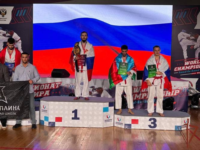 Военнослужащий Росгвардии стал бронзовым призером Чемпионата мира по рукопашному бою в Рязани В мировом чемпионате принимали участие спортсмены из 21 страны Сборную России представили 66 спортсменов в числе которых военнослужащий Управления Росгвардии по Брянской области Валерий Фомичев По итогам Чемпионата в весовой категории до 62 кг Валерий завоевал призовое третье место Поздравляем спортсмена   Росгвардия Центральный округ