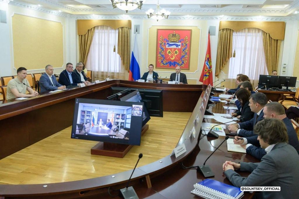 В Оренбургской области работает первый замминистра транспорта РФ Валентин Иванов Какие объекты он посетит По данным губернатора региона визит состоялся после обсуждения в Москве сразу нескольких вопросов строительства Обхода Оренбурге ремонт федеральной трассы Р 239 до границы с Казахстаном и реконструкция автомобильных пунктов пропуска Большая делегация Минтранса будет работать в Оренбургской области несколько дней За это время планируется посетить эти объекты а также встретиться с заинтересованными структурами Урал56 Ру в MAX
