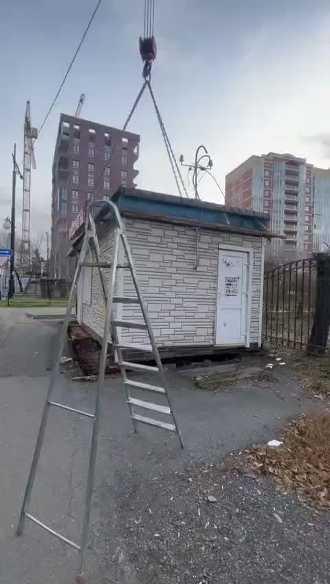 Судебные приставы добились демонтажа незаконных конструкций в Абакане и Благовещенске