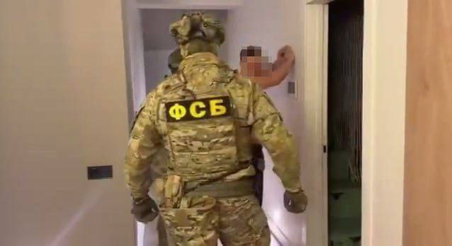 ФСБ накрыла крупную подпольную майнинговую ферму в Челябинске Как пишут СМИ занимался майнингом Максим Яцун Энергетикам предоставляли поддельные отчёты с занижением реальных объёмов потребления электроэнергии Ущерб Уралэнергосбыту и Россетям был нанесен на сумму более 121 млн рублей Возбуждено уголовное дело о мошенничестве в особо крупном размере Кстати Челябинск