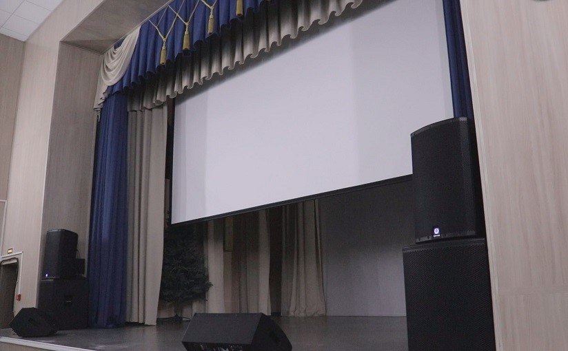 В Эссо перед Новым годом обновили кинозал Кроме Онегина обещают Мышиный переполох и другие фильмы В доме культуры села Эссо на Камчатке модернизировали кинозал Власти отмечают что помог Фонд кино Подробности по ссылке   kamtime ru article 5f813fd0 70ee 4dea 9438 cff458756d01