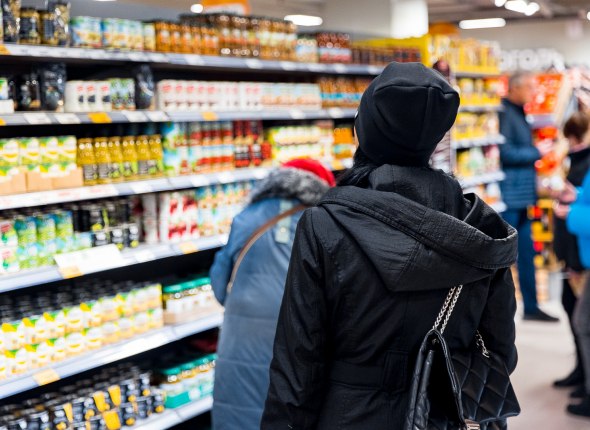 Импортные продукты станут дешевле, считает эксперт Как дешевый импорт и укрепление рубля скажутся на отечественных производителях Читать подробнее на сайте...