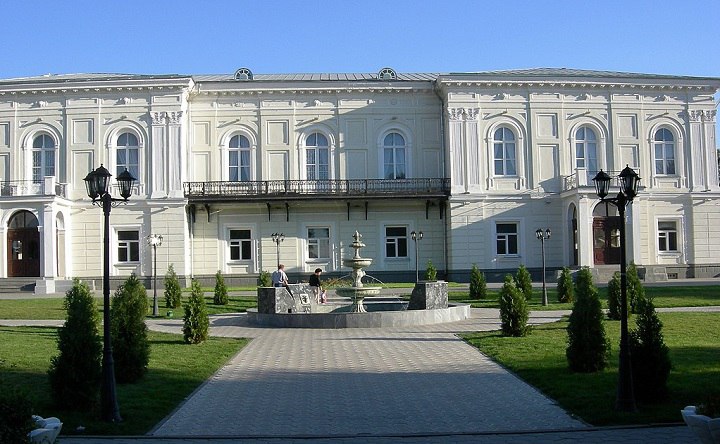 По прогнозам в воскресенье в Новочеркасске жара спадёт В предстоящие выходные горожан ждёт солнечная погода И если в субботу ещё прогнозируется до 36 градусов то в воскресенье не выше 27 С 22 августа в пятницу в городе жарко и почти безоблачно Днём от 21 С до 34 С Ожидается очень слабый ветер со скоростью около 2 метров в секунду при порывах до 7 м с В субботу 23 августа знойно днём до 34 С В прогнозе маловетреная погода лёгкий ветер около 4 метров в секунду с порывами до 11 м с 24 августа в воскресенье тепло ожидается небольшая облачность Днём как обещают синоптики не выше 27 С и слабый ветер новости Новочеркасск Подпишись на ruffnew