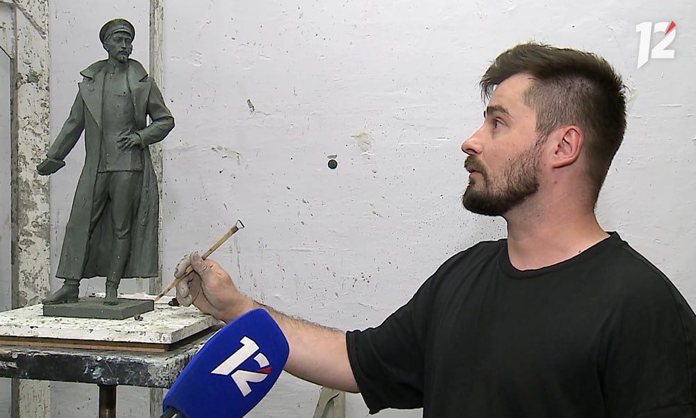Изготовление памятника Феликсу Дзержинскому вышло на новый этап Скульпторы готовят слепки для отливки монумента в бронзе. Определено и место будущей постоянной установки памятника революционеру, основателю и руководителю ВЧК. Подробнее читайте на сайте.