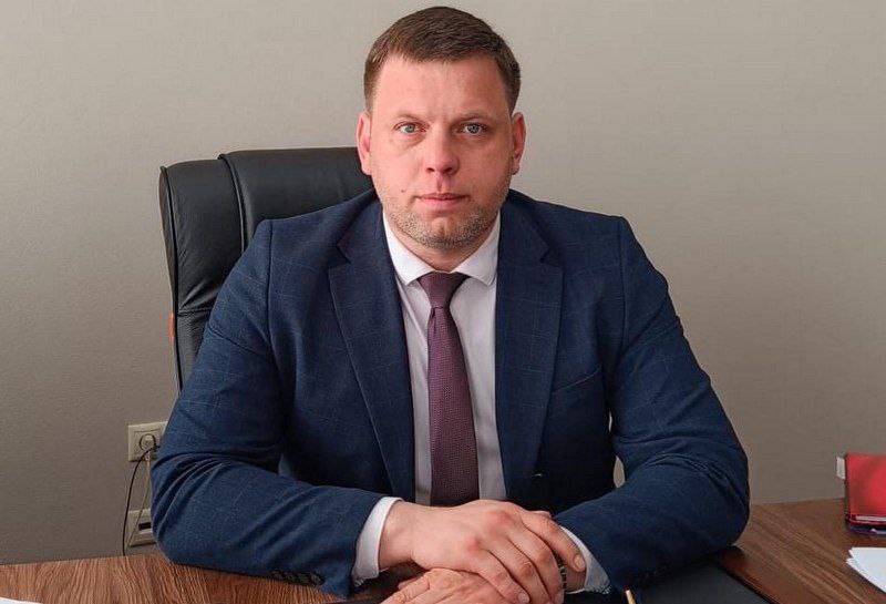 Задержан первый замглавы Красноярска Александр Мацак Это сообщает Kras Mash, уточняя, что Мацака подозревают в махинациях, связанных с ремонтом дорог. В прокуратуре и СК пока не подтверждают факт задержания чиновника. Напомним, Александр Мацак стал вице-мэром Красноярска 27 мая 2025 года. Ранее он работал в УДИБ, департаменте горхозяйства и в МП «Специализированное автотранспортное предприятие». Это Борус