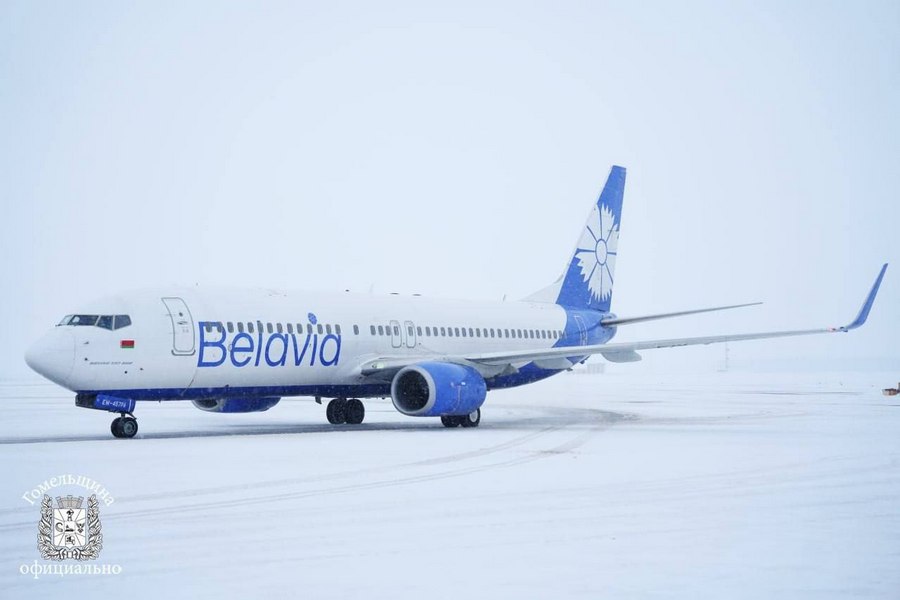 Аэропорт Гомель работает в штатном режиме Как сообщил начальник гомельского филиала РУП Белаэронавигация Николай Мурашко работа аэропорта была приостановлена в связи со штормовыми явлениями и непрекращающимся переохлажденнным дождем Подпишитесь на Гомельские ведомости