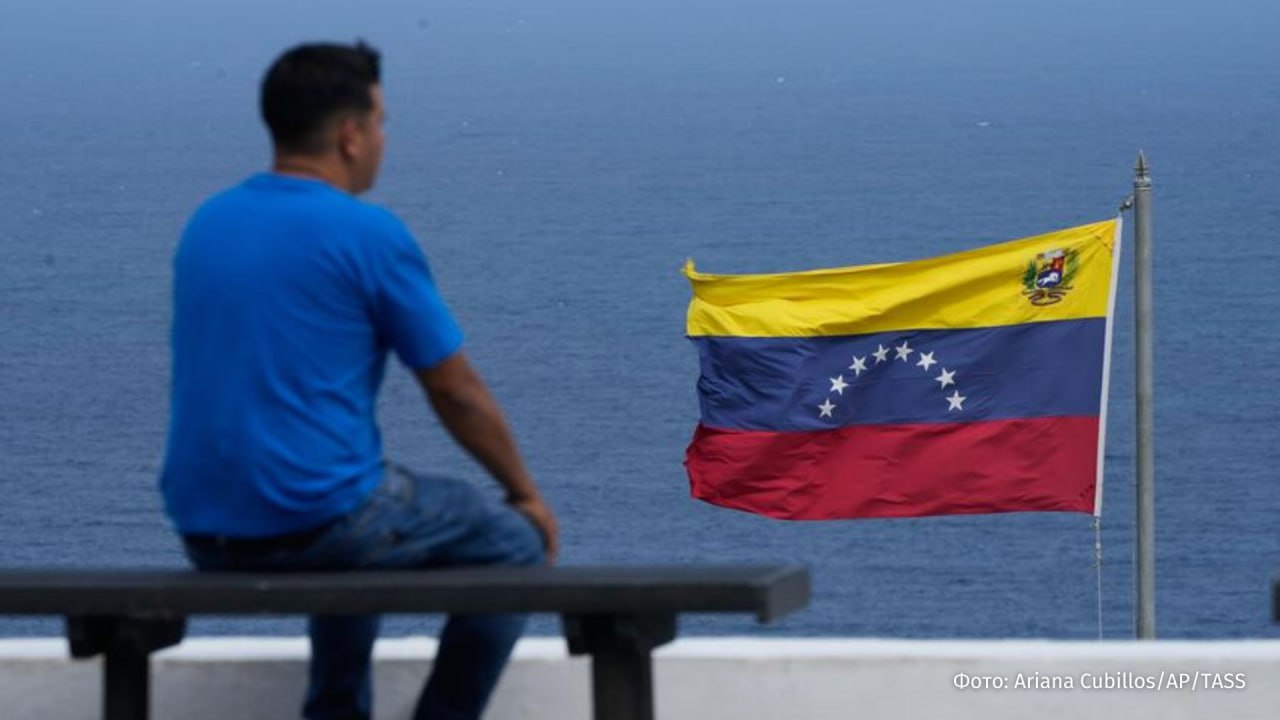 МИД РФ отменил свою рекомендацию российским туристам воздержаться от поездок в Венесуэлу В ведомстве отметили что власти латиноамериканской страны контролируют внутреннюю ситуацию и обеспечивают общественный порядок Национальный туристический сектор сигнализирует о готовности к восстановлению полноформатного режима работы поскольку значительное число авиаперевозчиков объявило о намерении возобновить полеты в Венесуэлу говорится в сообщении С учетом вышесказанного в МИД сочли нецелесообразным сохранять прежние ограничения на посещение Венесуэлы российскими гражданами При этом россиянам рекомендовано проявлять бдительность соблюдать меры личной безопасности и следить за официальными сообщениями внешнеполитического ведомства UPD Вслед за дипведомством в Минэкономразвития заявили о возможности возобновления туристических поездок граждан РФ в Венесуэлу а также продвижения и реализации туристских продуктов в данном направлении российскими туроператорами и турагентами  США 3 января нанесли крупномасштабный удар по Венесуэле в ходе которого были захвачены и вывезены с территории государства президент Венесуэлы Николас Мадуро и его супруга Силия Флорес Минэкономразвития России 5 января рекомендовало туроператорам и турагентам приостановить реализацию туристических услуг в Венесуэлу Такое же предупреждение выпустило посольство РФ в Каракасе Больше новостей IZ RU в MAX