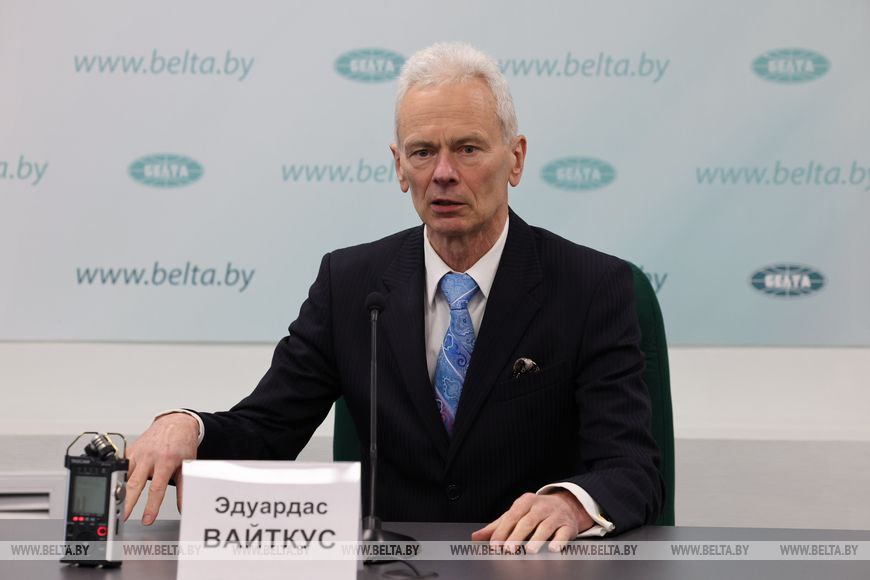 Литовский политик: власти стран Балтии сознательно толкают Европу к войне с Россией "Я считаю, что они это делают сознательно. Именно поэтому я их называю предателями - они это делают сознательно", - сказал Эдуардас Вайткус, отвечая на вопрос о том, почему руководство стран Балтии подталкивает Европу к войне с Россией.