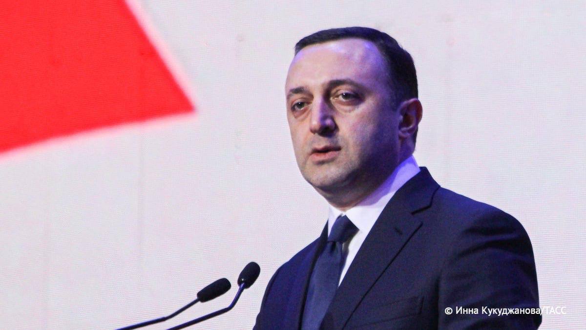 Экс премьера Грузии Гарибашвили признавшего вину в легализации незаконных доходов приговорили к пяти годам лишения свободы сообщает генпрокуратура Подпишись на ТАСС Кавказ в Max
