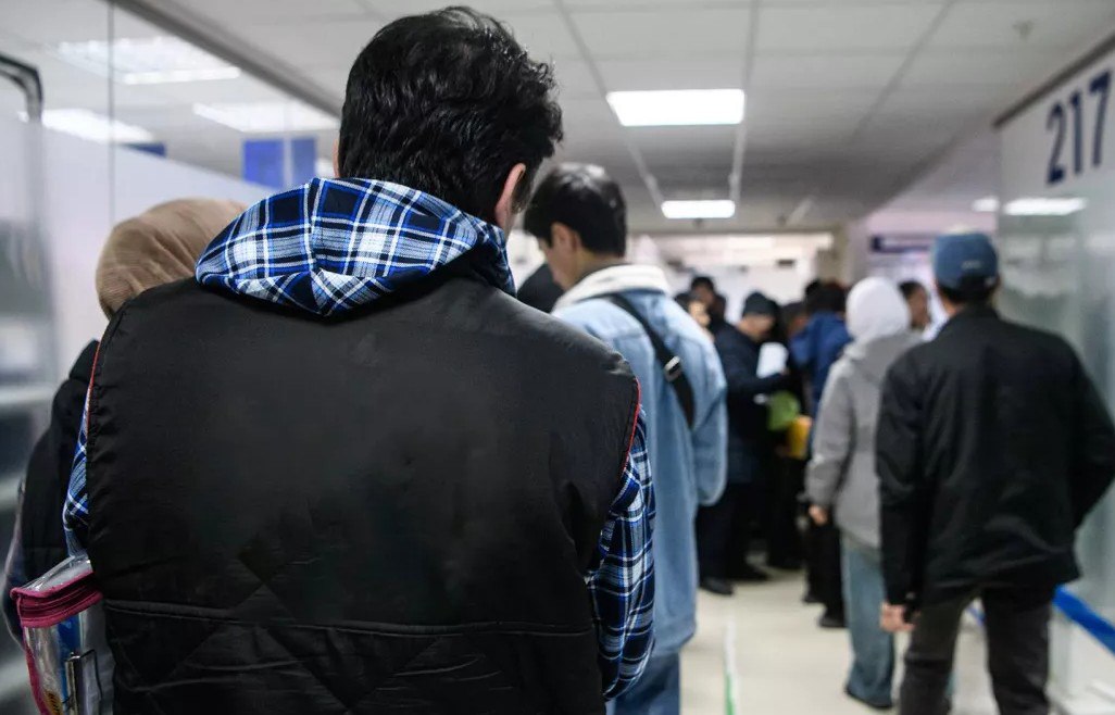 В России расширят основания для увольнения мигрантов   repost uz s marta novie izmeneniya Подписывайтесь на Repost