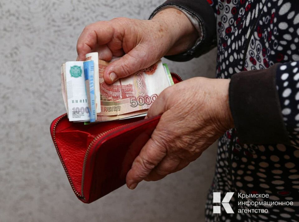 После жалобы в прокуратуру крымчанке подняли пенсию с 21 до 37 тысяч рублей ⁠ После вмешательства прокуратуры размер ежемесячной пенсионной выплаты керчанки увеличился до 37 тысяч рублей.  Установлено, что 82-летняя местная местная жительница обратилась в региональное Отделение пенсионного фонда с заявлением о перерасчете пенсии, так как ей не были учтены периоды трудовой деятельности сроком более 30 лет. Уполномоченный орган не засчитал указанный стаж, поскольку имелись нарушения в заполнении трудовой книжки.  В этой связи прокурор города обратился в суд с иском в интересах пенсионерки, который был рассмотрен и удовлетворен.  Ежемесячное пенсионное обеспечение женщины увеличилось с 21 тыс. до 37 тыс. рублей. Кроме того, ей единоразово выплачена сумма недополученного пенсионного обеспечения в...  Подробнее>>>