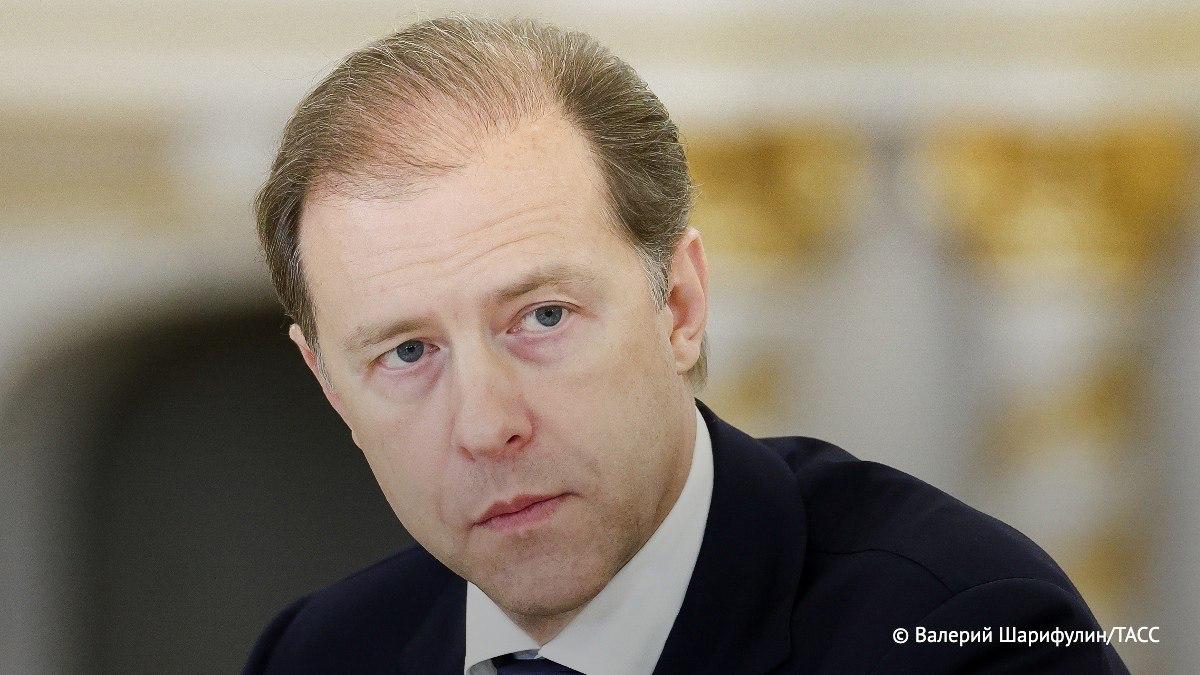 Развертывание спутников позволит покрыть к 2030 году стабильными каналами связи всю территорию РФ, заявил Мантуров.