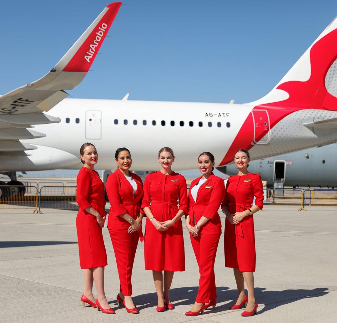 Air Arabia в зимнем расписании запустит прямые рейсы из Шарджи в Варшаву, Мюнхен и Прагу Полеты в Мюнхен запланированы с 15 декабря с ежедневной частотой. И это единственное на данный момент направление из трех упомянутых, куда российские туристы могут попасть извне Шенгенской зоны. При наличии визы, разумеется. Но и тут важно быть предельно аккуратным. Не стоит лететь в Германию с однократной туристической визой, выданной другим государством блока, Испанией или Италией, к примеру. Немецкие пограничники – те еще… Вас точно спросят о цели визита, маршруте, сроках пребывания и обратном билете. А уж если в паспорте «чужая» виза – интереса к вашему визиту будет еще больше. Стыковочные рейсы из городов России в Мюнхен со стыковкой в Шардже доступны, билеты на них продаются, но покупать их лучше, безусловно, во время распродаж. Как и любые другие, впрочем. —————————————————— В варшавский аэропорт Модлин рейсы из Шарджи также будут ежедневными, но начнутся чуть позже – с 20 декабря. Польша не пускает к себе россиян с туристическими целями из-за пределов шенгена. Вас попросту не посадят в самолет из Шарджи в Варшаву. Обладатели Карт поляка, ВНЖ одной из стран Евросоюза, польских рабочих виз и прочих виз типа «D» государств Шенгенского соглашения таких проблем не имеют. Как и их супруги и дети. —————————————————— С чешской столицей всё абсолютно точно так же. Рейсы Шарджа ↔ Прага – с 20 декабря, ежедневные. Въезд россиянам с туристическими визами из-за пределов шенгена закрыт. Кроме как с ВНЖ Чехии или паспортом ЕС. Кроме того, Чехия не признает пятилетние небиометрические российские паспорта – это тоже надо иметь в виду. - Подпишись!