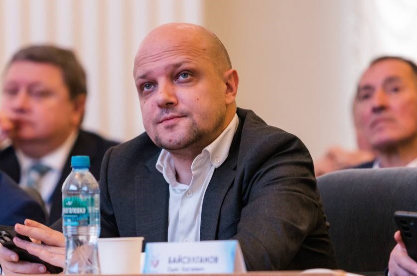 Министр спорта Московской области рассказал о создании новой футбольной команды в Химках Ранее в СМИ появилась информация что скоро в Химках появится клуб который объединится с Космосом из Долгопрудного Планируется что команда Химки Космос будет выступать во Второй лиге Б Матч ТВ узнал подробности у Дмитрия Абаренова Да команда планируется Я встречался с инвесторами которые создали команду и заявились во Вторую лигу Планируется в Химках но не на арене Химки а в Новых Химках Будут ли выступать в следующем сезоне Да будут Подали заявление на участие во Второй лиге но они никакого отношения к футбольному клубу Химки не имеют news matchtv телеграм канал Дмитрия Абаренова