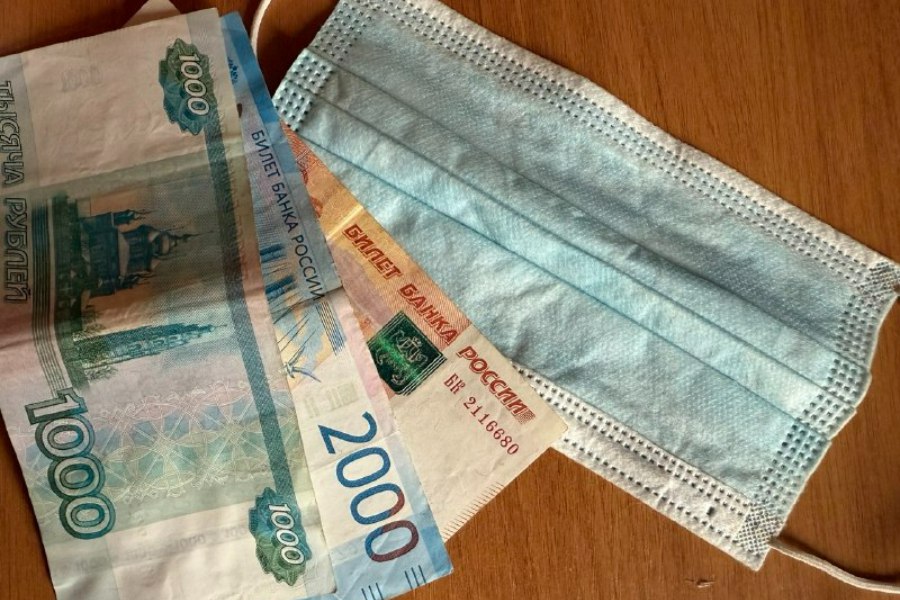 Астраханцам рассказали как оплачивается больничный после увольнения Астраханцы потерявшие работу сохраняют право на получение пособия по временной нетрудоспособности Оплата больничного листа возможна если бывший сотрудник обратился за медицинской помощью в течение 30 дней после увольнения Первые три дня больничного оплачивает бывший работодатель а остальные выплаты возлагаются на Отделение Социального фонда по Астраханской области Размер пособия составляет 60 от среднего заработка независимо от страхового стажа уволенного Данное право действует вне зависимости от причины увольнения и распространяется только на собственное заболевание или травму работника Оплата больничного при уходе за ребёнком или родственником не предусмотрена Важно отметить что выплаты не производятся если бывший работник встал на учёт в Центр занятости и получает пособие по безработице