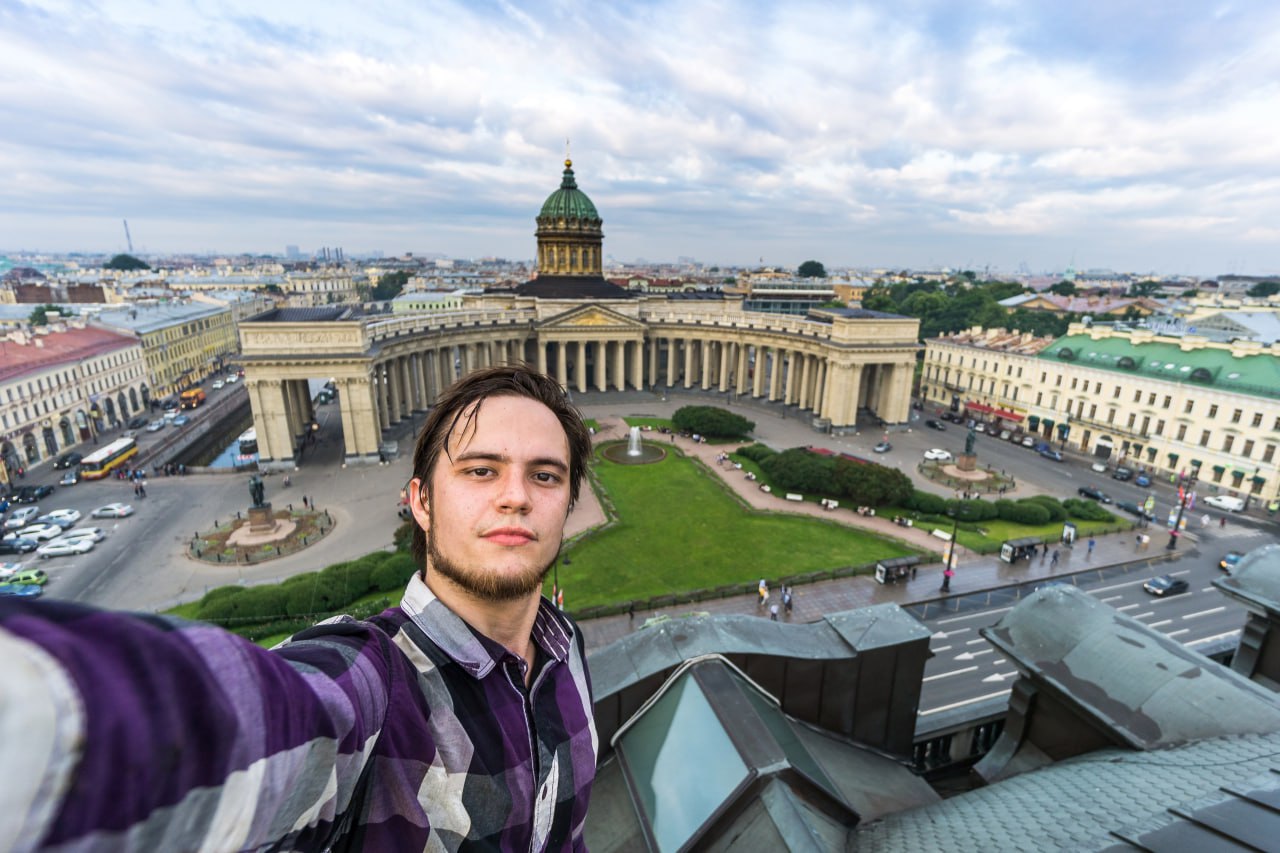 Пермского фотографа потребовали приговорить к 18 годам колонии по делу о госизмене из-за передачи американцу книги о советских бункерах Такой срок для Григория Скворцова запросило обвинение в ходе прений в Пермском краевом суде, сообщили в группе поддержки мужчины. Как Скворцов рассказал «Первому отделу», ему вменяют передачу американскому журналисту книги историка Дмитрия Юркова «Советские “Секретные бункеры”: городская специальная фортификация 1930–1960-х годов». Фотограф не признал вину. Оглашение приговора состоится 26 июня. Фото: Григорий Скворцов / ВКонтакте Подписаться на «Новую-Европа»