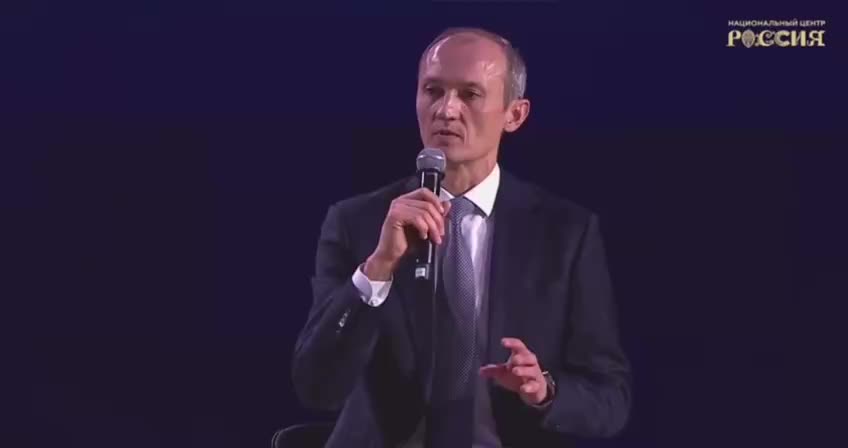 Дмитрий Григоренко обсудил экономию от внедрения ИИ на форуме Цифровые решения