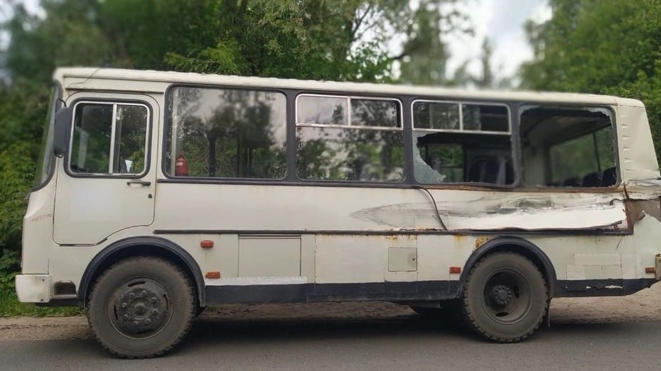 Автобус с 20 пассажирами столкнулся с комбайном в Муромском районе ДТП в деревне Орлово произошло утром 17 июля. Водитель комбайна при выезде с прилегающей территории столкнулся с «ПАЗом», который перевозил рабочих. Три человека обратились за медпомощью. Сейчас на месте ДТП работают сотрудники ГАИ. Подписаться Написать в редакцию