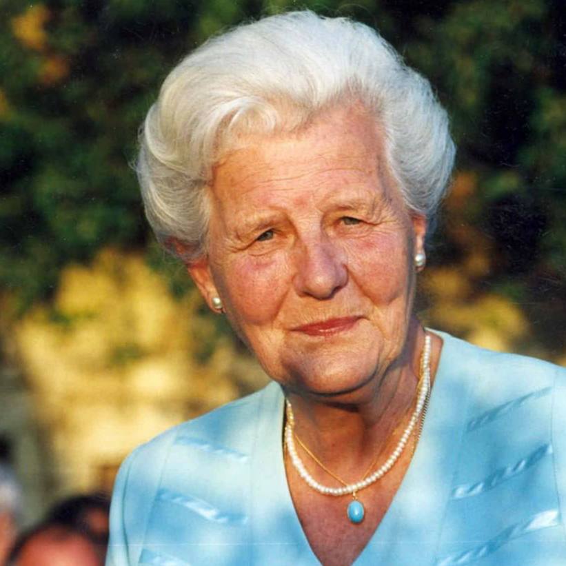Во Франции на 96-м году жизни скончалась Мария Дмитриевна Иванова-Татищева — правнучка Василия Татищева, основателя Екатеринбурга, Перми и Тольятти Она всю свою жизнь вела активную просветительскую работу как во Франции, так и в России, приобщала молодежь к великой русской культуре, была участником гвардейского объединения в Париже, помогала учебным заведениям в России. Фото: татищев.рус Новости Екб тут