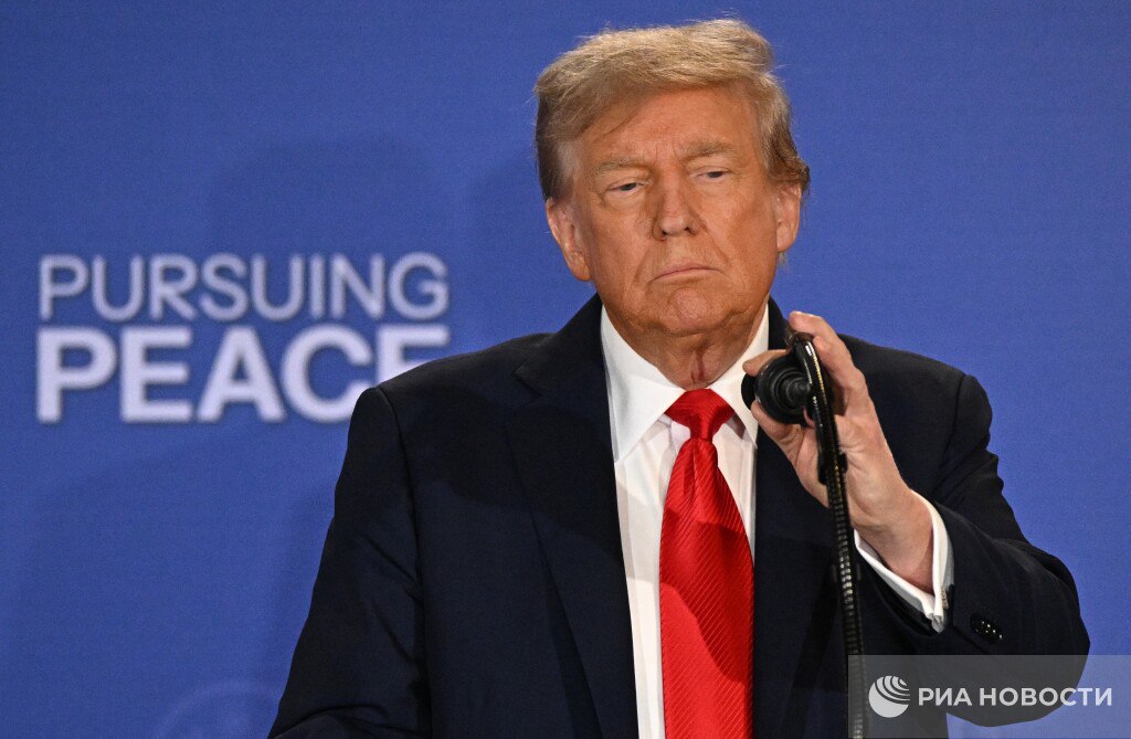 В США закрыли последнее уголовное дело против Трампа связанное с его попыткой якобы вмешаться в выборы 2020 года следует из решения в распоряжении РИА Новости Поскольку обвинение ходатайствовало о признании недействительным иска для всех оставшихся ответчиков суд удовлетворяет это ходатайство Дело настоящим прекращается в полном объеме говорится в решении Верховного суда штата Джорджия