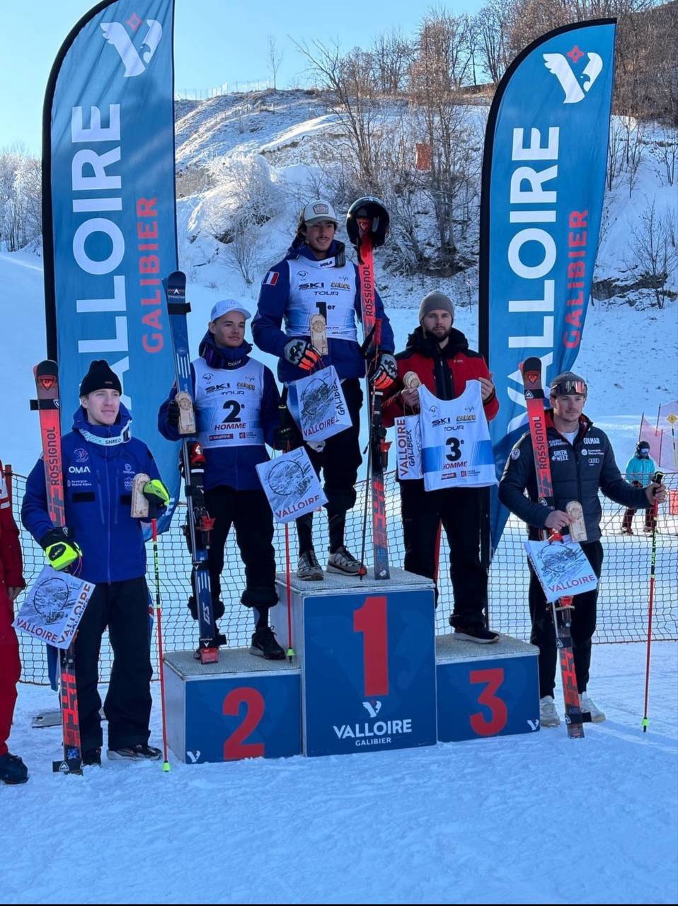 Камчатский спортсмен Иван Кузнецов стал бронзовым призером в слаломе гиганте на международных соревнованиях FIS во Франции Иван настоящий боец с камчатским характером Он уже не раз доказывал свой профессионализм на горнолыжных склонах и эта медаль очередное подтверждение его мастерства уже на мировом уровне Поздравляю Ивана и его тренеров с успешным стартом Верим в новые победы Подписывайтесь на мой канал MAX