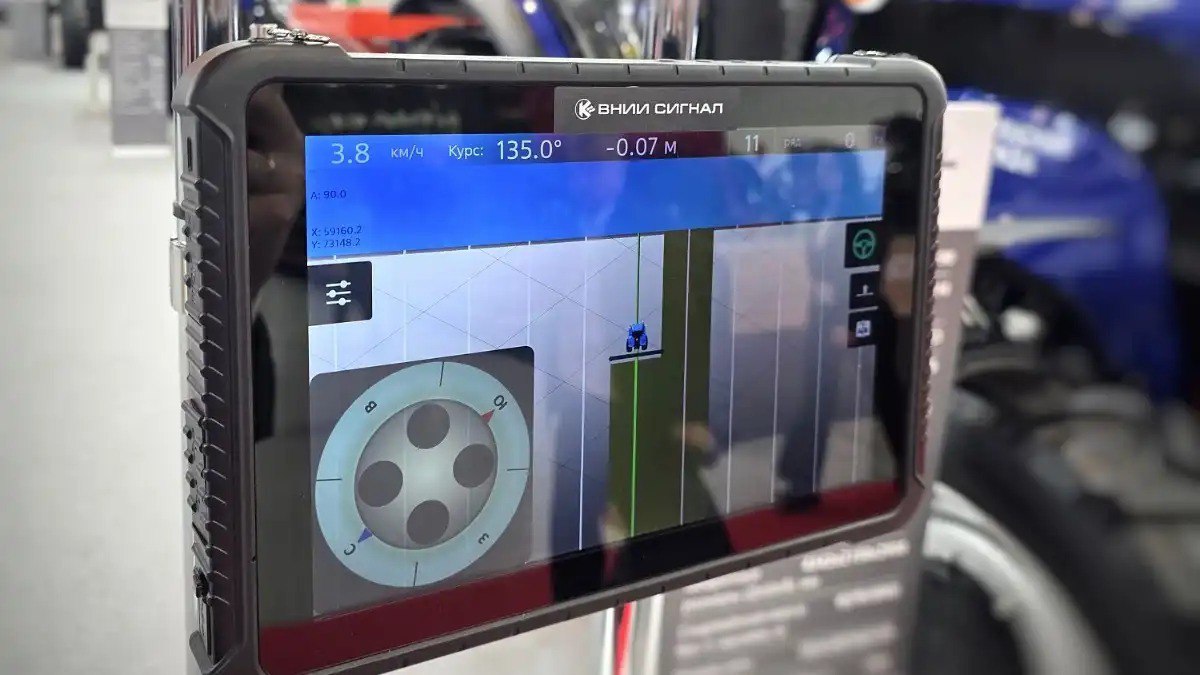 ЮГАГРО 2025 Ростех разработал автопилот Мещера для сельхозтехники Холдинг Высокоточные комплексы Госкорпорации Ростех впервые представил комплекс автоматизации Мещера для сельхозтехники Новинка позволяющая в автоматическом режиме управлять тракторами и комбайнами демонстрируется на Международной выставке ЮГАГРО 2025 в экспозиции агротехнического холдинга Бизон Подробнее читайте