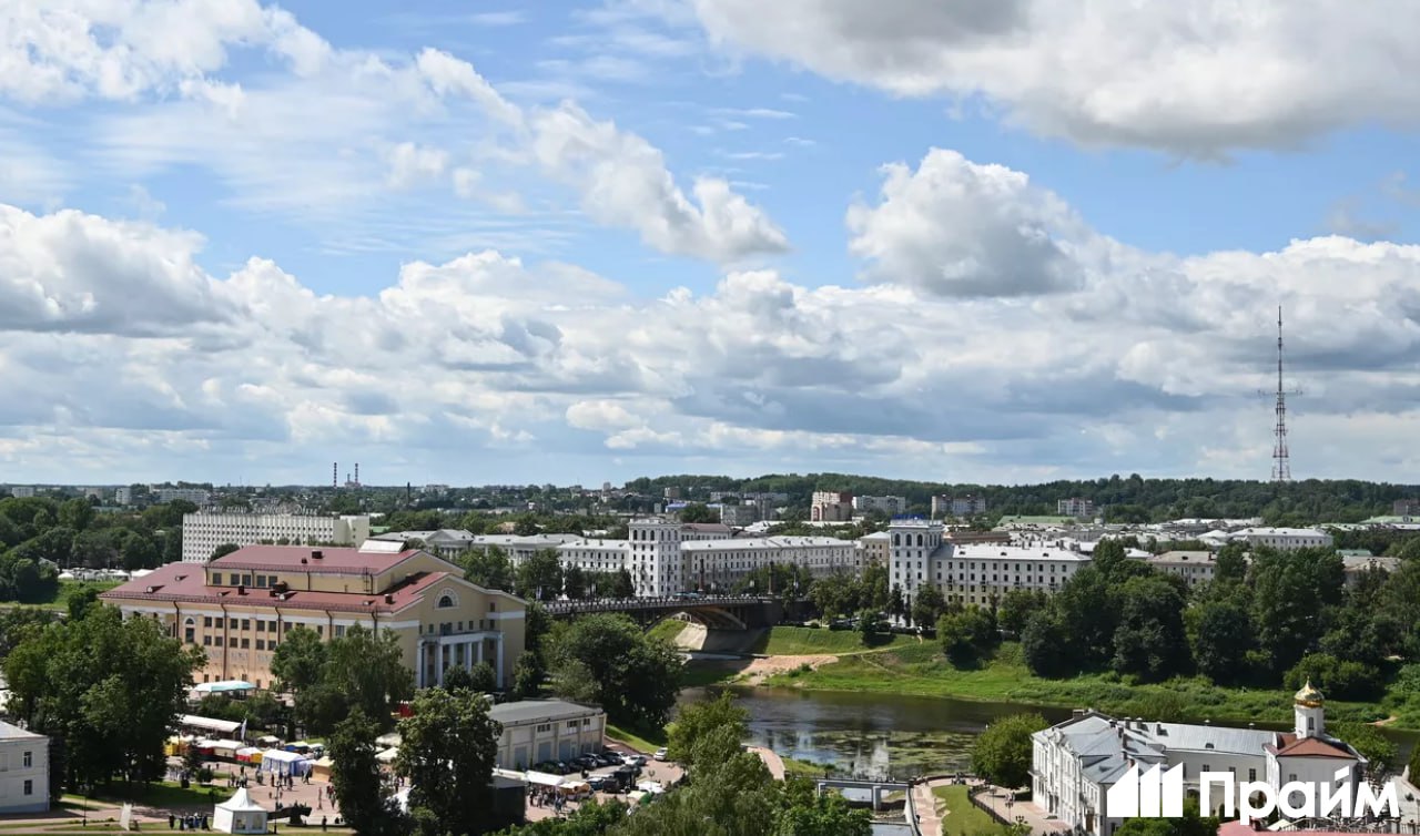 Какие направления для отдыха стали самыми бюджетными в 2025 году Дешевле всего было провести неделю вдвоем в странах ближнего зарубежья Об этом сообщает сервис путешествий Туту Наиболее доступные страны Белоруссия 61 тысяча рублей Казахстан 70 тысяч рублей Грузия 93 тысячи рублей Армения 96 тысяч рублей Узбекистан 105 тысяч рублей Турция 129 тысяч рублей Самые дорогие направления Латиноамериканские страны Колумбия Мексика Перу и Чили Неделя на двоих там стоила от 300 тысяч рублей Почему так дорого Основная причина перелеты Удобные билеты в Латинскую Америку и Океанию стоили от 200 тысяч рублей в обе стороны Что будет в 2026 году Эксперты прогнозируют что Китай может войти в число бюджетных направлений Спрос на поездки туда уже растет особенно в новогодние праздники Подписывайтесь на ПРАЙМ в MAX