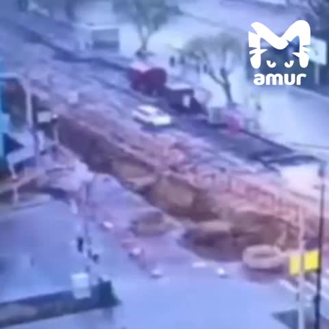 Гонщик из Благовещенска перелетел через траншею, удирая от полиции
