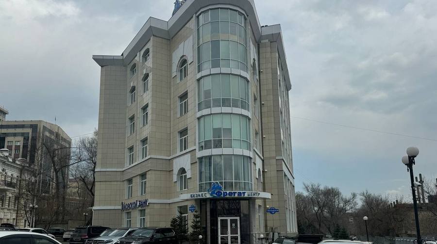 Ленинский районный суд Владивостока 27 января принял решение приостановить работу бизнес центра Фрегат расположенного по адресу ул Светланская 78б Причиной стали многочисленные нарушения требований пожарной безопасности узнал KONKURENT RU