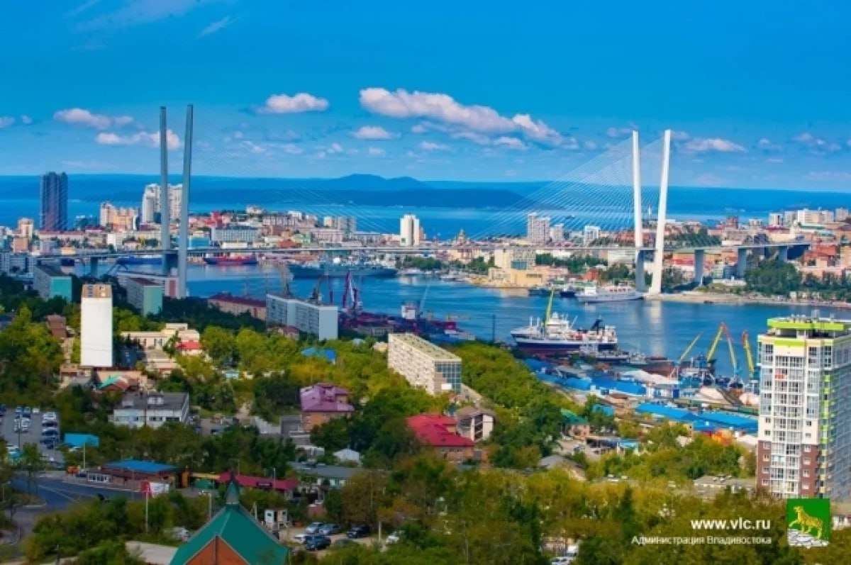 В Советском районе Владивостока появились новые улицы и переулки   — комиссия по городской топонимике утвердила их на июньском заседании, сообщила пресс-служба мэрии       Теперь на карте района можно найти Крапивина, Фарватерную, Багряную и другие новые названия . В поселке Трудовое и возле Артековской также зарегистрированы новые топонимы ⌛      Оформление реализовано согласно муниципальным процедурам, в работе комиссии участвуют эксперты и представители общественных организаций      #Владивосток #улицы #новости #СоветскийРайон #город #топонимика  Подробнее