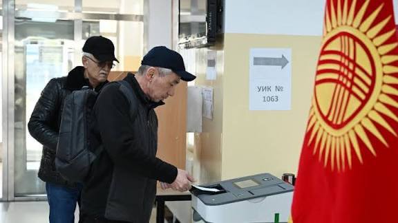 Штраф за неявку и лотерея в КР предлагают сделать голосование обязательным В Кыргызстане на общественное обсуждение вынесен проект конституционного закона предлагающий ввести обязанность участия граждан в выборах и референдумах а также систему штрафов и стимулирующих мер за явку на голосование Инициатором законопроекта выступил депутат Жогорку Кенеша Марлен Маматалиев Проект размещен на официальном сайте Жогорку Кенеша для общественного обсуждения Подробнее news24kg news24kg admin