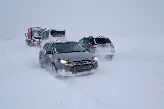 На трассе в Челябинской области сломался пассажирский автобус   www up74 ru articles news 168235 В неисправной машине находилось 40 человек Экипаж ДПС заметил автобус во время патрулирования Полицейские вызвали другой автобус в который пересадили пассажиров направлявшихся в Екатеринбург