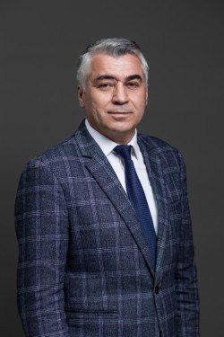 Экс главу Шахуньи приговорили к принудительным работам за превышение полномочий Суд признал бывшего главу местного самоуправления Шахуньи Олега Дахно виновным в превышении должностных полномочий ч 2 ст 286 УК РФ сообщили в СУ СКР по Нижегородской области Было установлено что в декабре прошлого года чиновник утвердил постановления об отнесении жилых домов блокированной застройки к специализированному жилфонду По его поручению детям сиротам и детям оставшимся без попечения родителей было предоставлено по договору найма жилье не прошедшее межведомственную комиссию и не признанное пригодными для проживания Суд назначил Олегу Дахно наказание в виде принудительных работ сроком на два года Деловой квартал НН