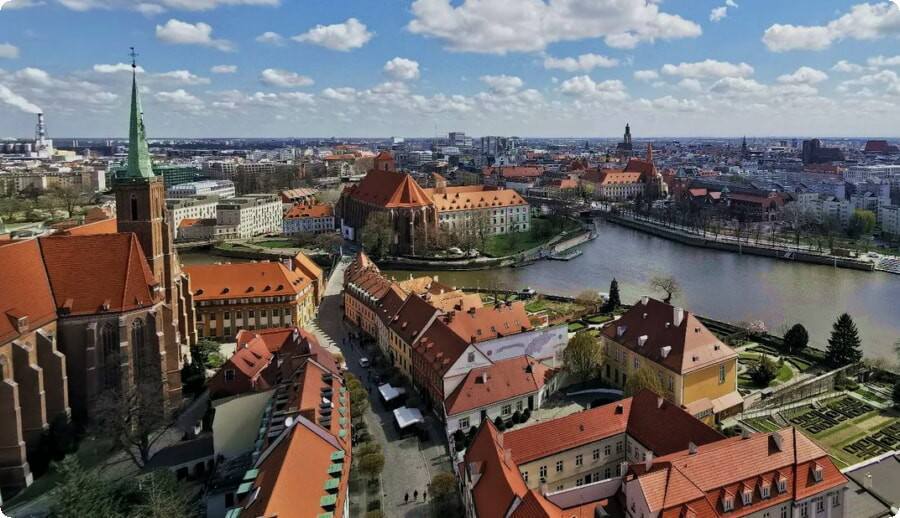 Польша с 1 апреля 2026 года прекратит признание российских загранпаспортов старого образца сроком на пять лет Страна стала десятой в ЕС отказавшейся принимать небиометрические документы Ранее аналогичное решение приняли Германия и Румыния с 1 января 2026 года