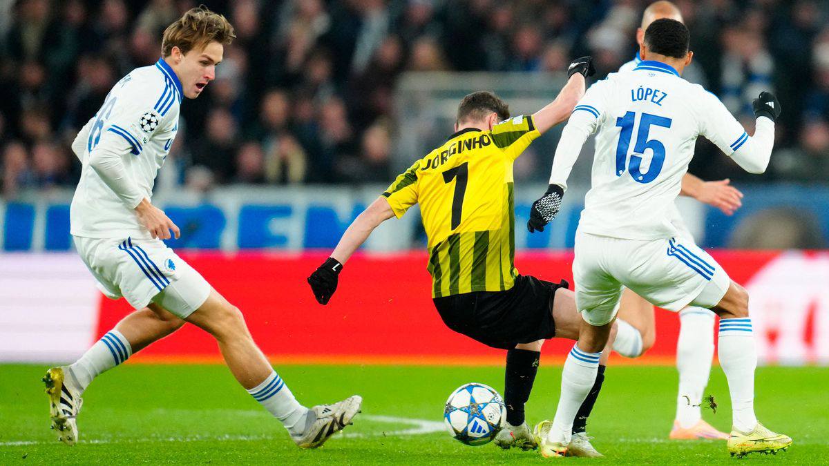 Вчера футболисты казахстанского Кайрата потерпели выездное поражение от датского Копенгагена в матче Лиги чемпионов УЕФА Матч завершился 3 2 в пользу хозяев поля