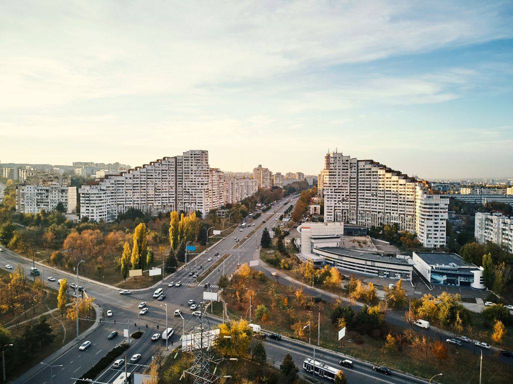 В центре Кишинёва временно ограничат движение транспорта  В субботу, 22 марта, с 16:00 до 18:30 будет приостановлено движение на участке улицы М. Эминеску, между улицами 31 Августа 1989 и В. Микле. Транспорт перенаправят на прилегающие улицы.  Как сообщили в примарии, ограничение связано с проведением общественно-культурного мероприятия.  Водителей просят соблюдать указания патрульных, быть терпеливыми и следовать правилам дорожного движения.