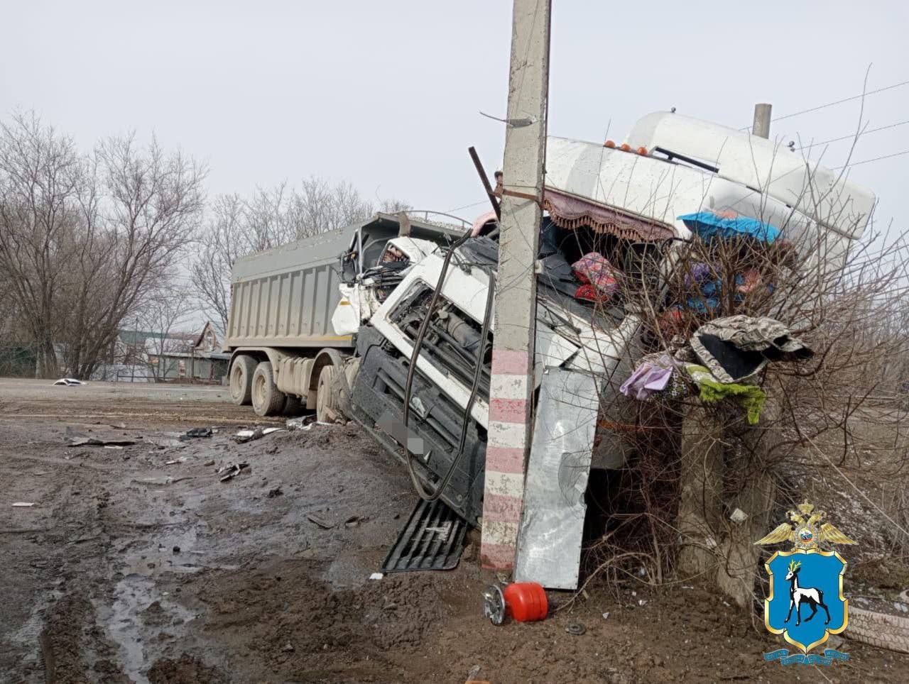 В Самарской области в ДТП с двумя грузовиками один водитель погиб, второй госпитализирован. Смертельная авария произошла 18 марта на трассе Р-229 на участке, проходящем через Волжский район: