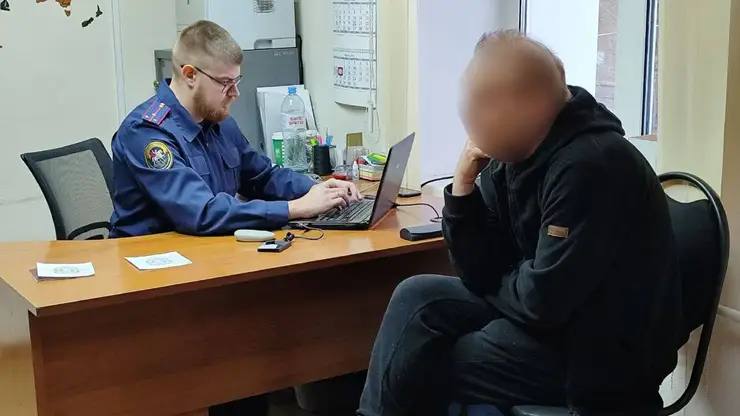 6 лет колонии получил экс глава сибирского ФМБА за хищение при поставке лекарств Бориса Баранкина признали виновным в хищении денежных средств при поставке лекарственных препаратов По версии следствия с 1 сентября 2018 по 11 мая 2021 года гендиректор директор по страховой и внебюджетной деятельности заведующая аптекой провизор а также представитель коммерческой компании частично подменяли препараты для пациентов при их поставке на иные необходимые им препараты Причиненный ущерб более 15 5 млн рублей Фото ГСУ СК России по Красноярскому краю и Республике Хакасия Подписаться на sibnovosti ru предложить новость